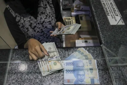Rupiah Menguat Terhadap Dolar, Pasar Menanti Arah Baru